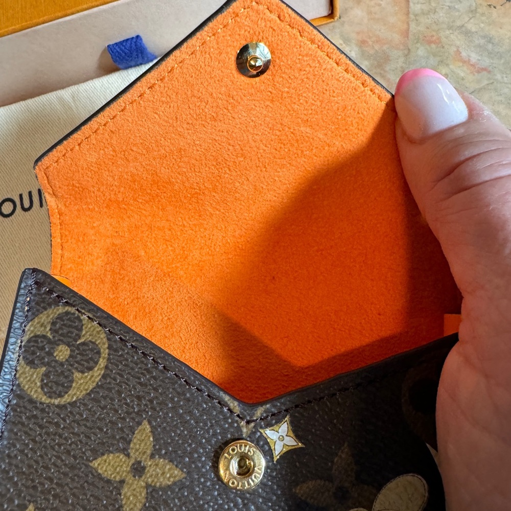LOUIS VUITTON VIVIENNE CARD HOLDER - Picture 4 of 8